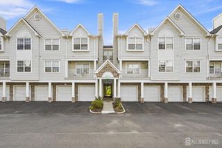 63 Prestwick Way, Edison, NJ 08820