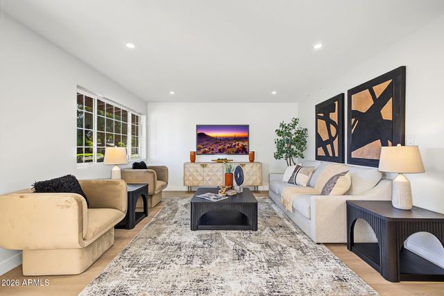 352 W SOUTHERN HILLS Road, Phoenix, AZ 85023