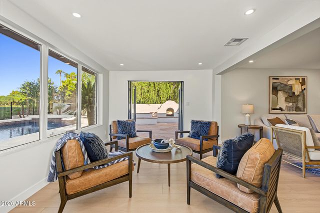 352 W SOUTHERN HILLS Road, Phoenix, AZ 85023
