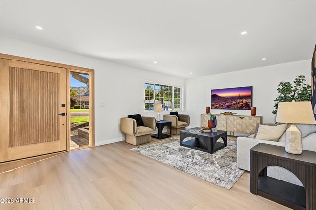 352 W SOUTHERN HILLS Road, Phoenix, AZ 85023