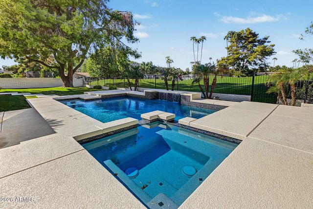 352 W SOUTHERN HILLS Road, Phoenix, AZ 85023