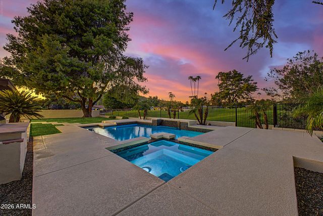 352 W SOUTHERN HILLS Road, Phoenix, AZ 85023