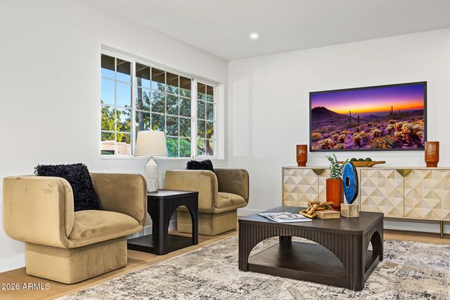352 W SOUTHERN HILLS Road, Phoenix, AZ 85023
