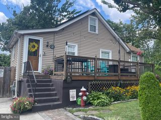 902 W KINGS HWY, Mount Ephraim, NJ 08059