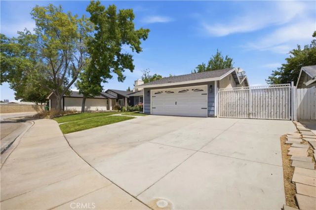 1011 Lightcap, Lancaster, CA 93535