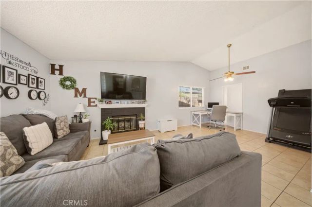 1011 Lightcap, Lancaster, CA 93535