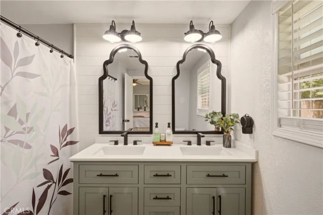 1011 Lightcap, Lancaster, CA 93535