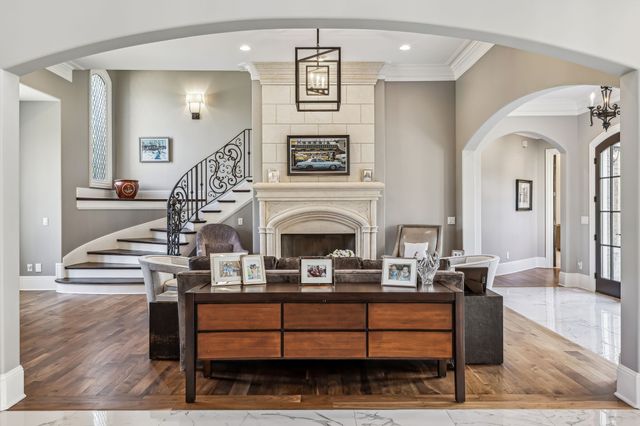 2323 Woodmont Blvd, Nashville, TN 37215