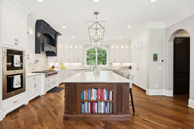 2323 Woodmont Blvd, Nashville, TN 37215