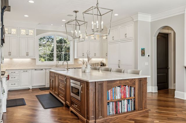 2323 Woodmont Blvd, Nashville, TN 37215
