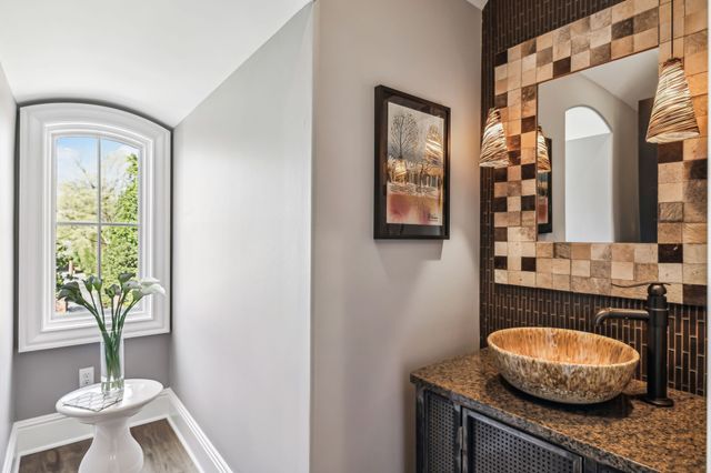 2323 Woodmont Blvd, Nashville, TN 37215