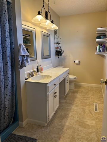 2509 La Guna, Emporia, KS 66801