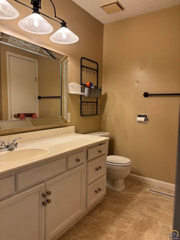 2509 La Guna, Emporia, KS 66801