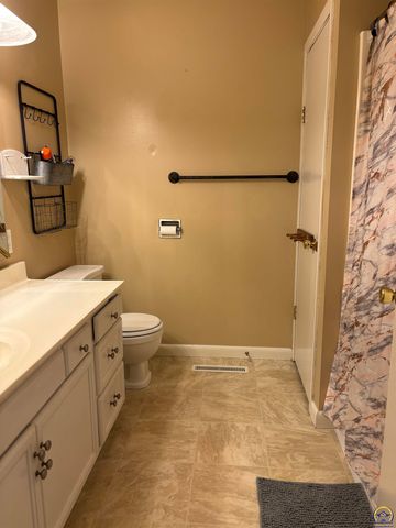 2509 La Guna, Emporia, KS 66801