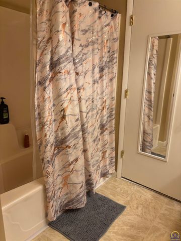 2509 La Guna, Emporia, KS 66801