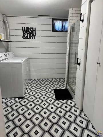 2509 La Guna, Emporia, KS 66801