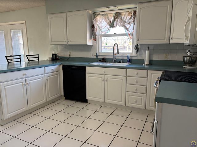 2509 La Guna, Emporia, KS 66801