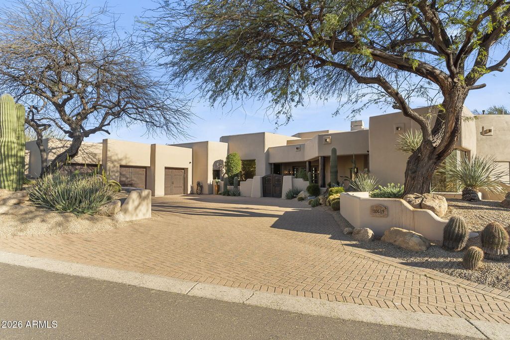 Image 100 of property listing at 10639 E Mark Lane, Scottsdale, AZ 85262