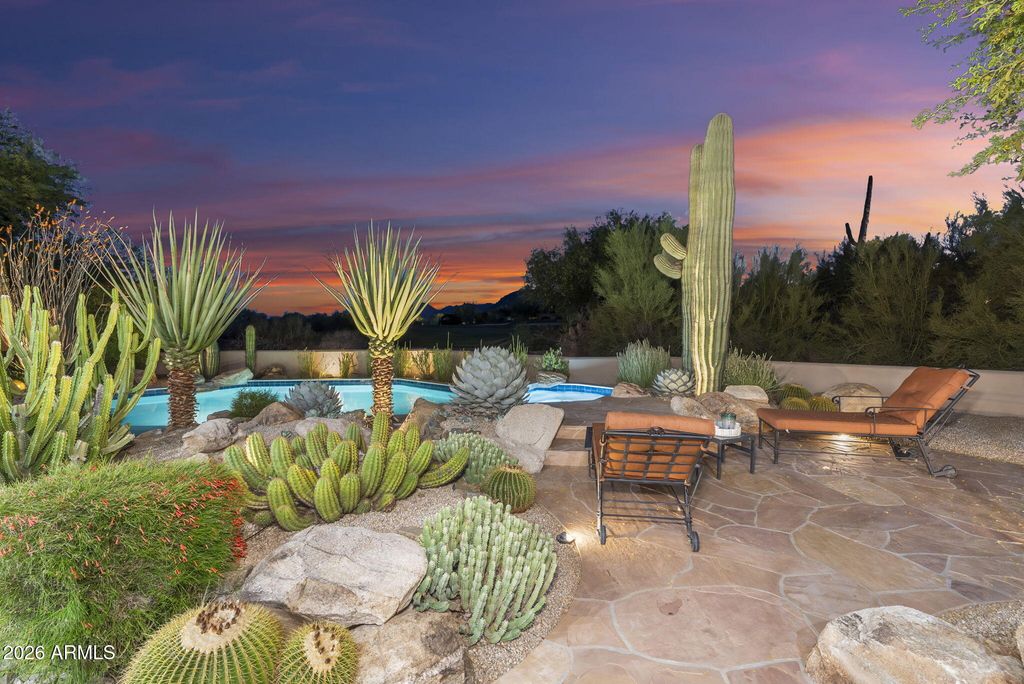 Image 12 of property listing at 10639 E Mark Lane, Scottsdale, AZ 85262