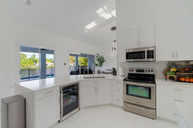 120 Saratoga Boulevard W, Royal Palm Beach, FL 33411