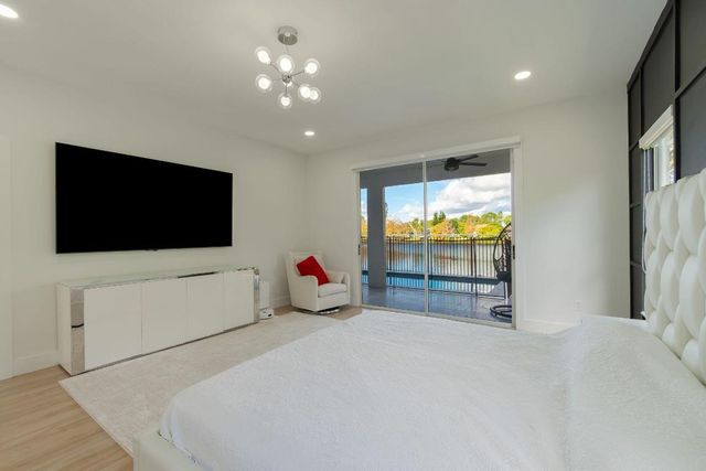 120 Saratoga Boulevard W, Royal Palm Beach, FL 33411