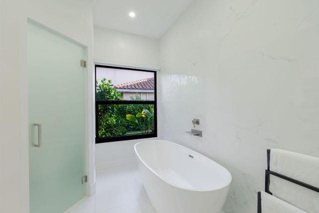 120 Saratoga Boulevard W, Royal Palm Beach, FL 33411