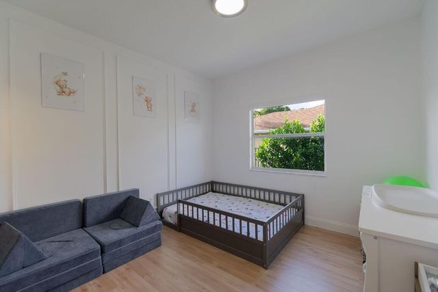 120 Saratoga Boulevard W, Royal Palm Beach, FL 33411