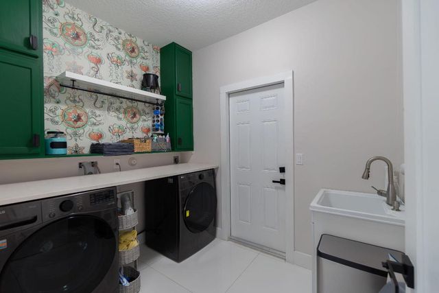 120 Saratoga Boulevard W, Royal Palm Beach, FL 33411