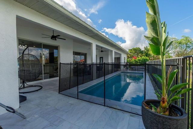 120 Saratoga Boulevard W, Royal Palm Beach, FL 33411