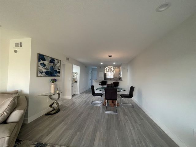 3939 Ocean Drive 405B, Vero Beach, FL 32963