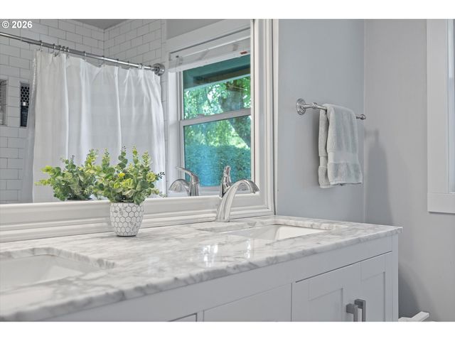 5240 Sw 173RD Ave, Beaverton, OR 97078