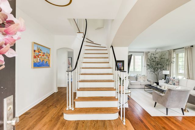1201 Columbian Avenue, Oak Park, IL 60302