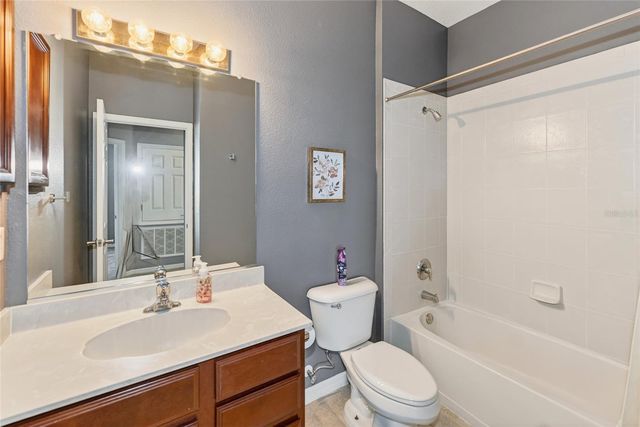 3685 PARKRIDGE CIRCLE 8-203, Sarasota, FL 34243