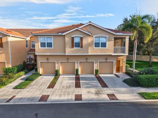 3685 PARKRIDGE CIRCLE 8-203, Sarasota, FL 34243