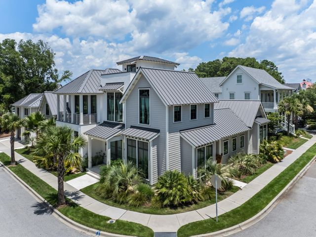 700 Stucco Lane, Mount Pleasant, SC 29464