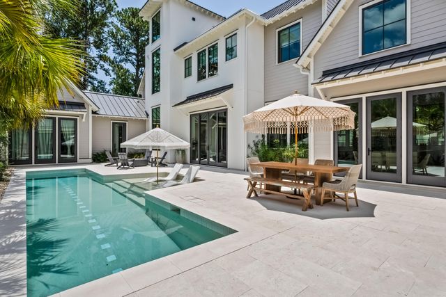700 Stucco Lane, Mount Pleasant, SC 29464