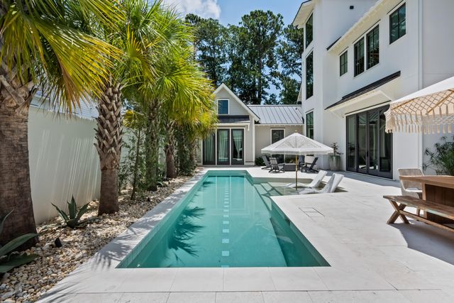 700 Stucco Lane, Mount Pleasant, SC 29464