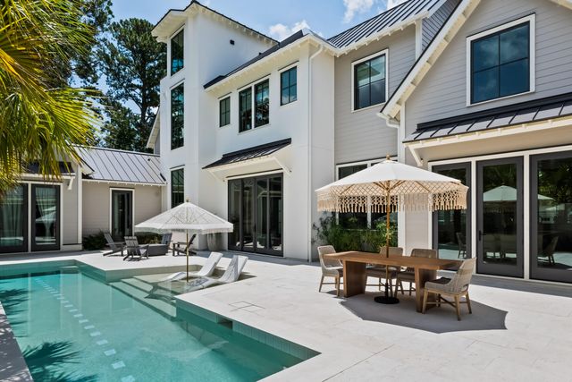700 Stucco Lane, Mount Pleasant, SC 29464
