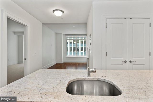 130 S 18TH ST #905, Philadelphia, PA 19103