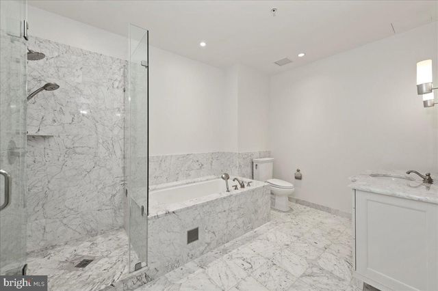 130 S 18TH ST #905, Philadelphia, PA 19103