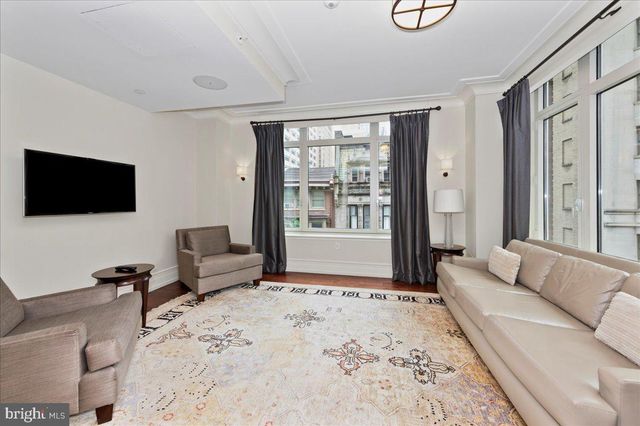 130 S 18TH ST #905, Philadelphia, PA 19103