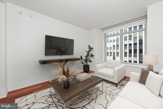 130 S 18TH ST #905, Philadelphia, PA 19103