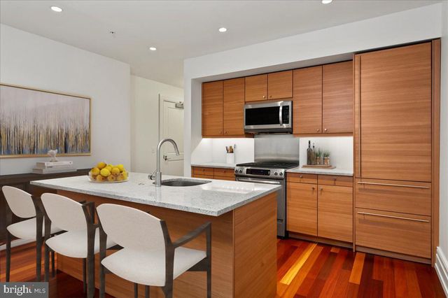 130 S 18TH ST #905, Philadelphia, PA 19103