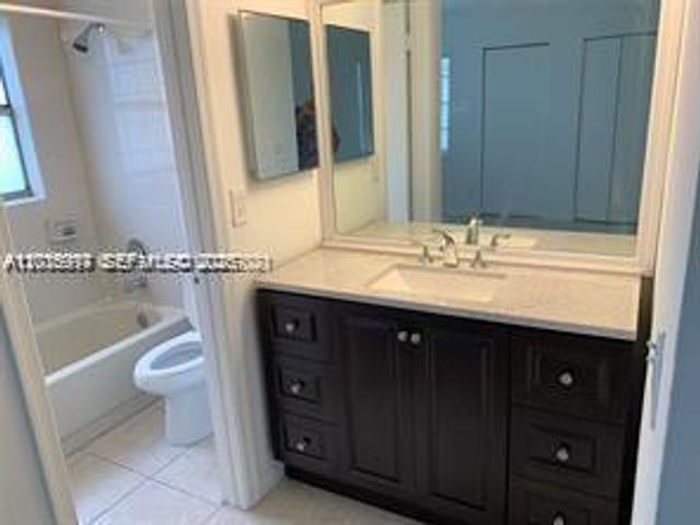 895 Twin Lakes Dr 1-F, Coral Springs, FL 33071