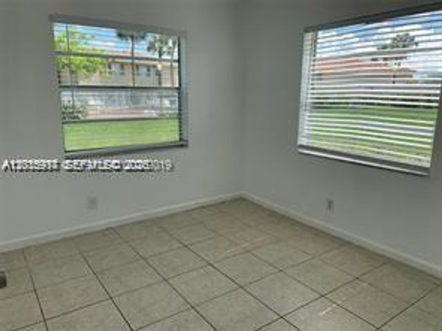 895 Twin Lakes Dr 1-F, Coral Springs, FL 33071