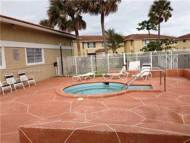 895 Twin Lakes Dr 1-F, Coral Springs, FL 33071