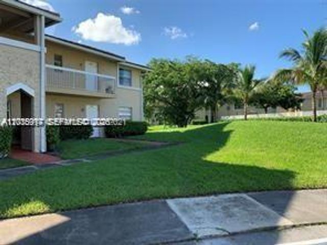 895 Twin Lakes Dr 1-F, Coral Springs, FL 33071