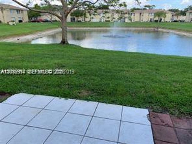 895 Twin Lakes Dr 1-F, Coral Springs, FL 33071