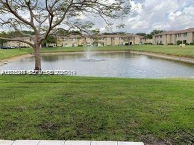 895 Twin Lakes Dr 1-F, Coral Springs, FL 33071