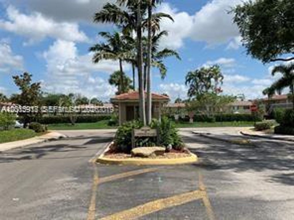 895 Twin Lakes Dr 1-F, Coral Springs, FL 33071
